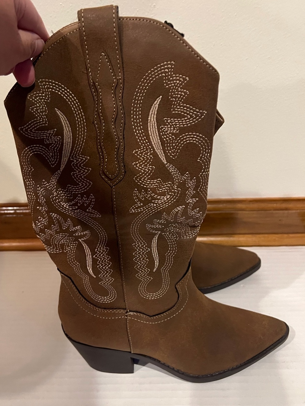 Women brown embroidered boots
